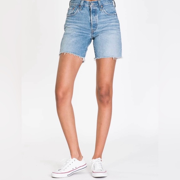 Levi's - 501® Mid Thigh Short. Size 27. - Picture 2 of 2